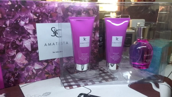 Conjunto de aceo para dama.prfume,crema de piel ,matizador's foto | AlKombomaster |  BizneCubano