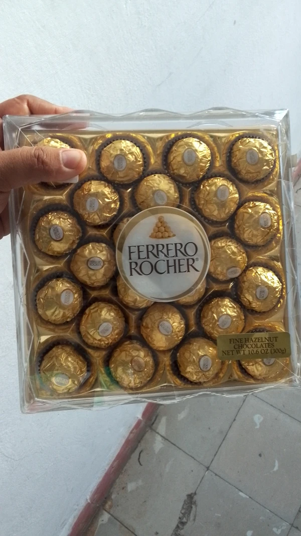 Caja de bombones Ferrero's foto | AlKombomaster |  BizneCubano
