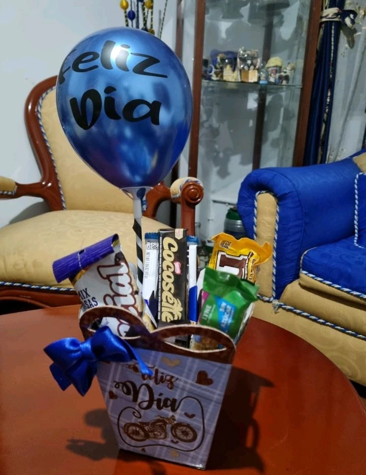 Regalo sencillo para niño's foto | AlKombomaster |  BizneCubano