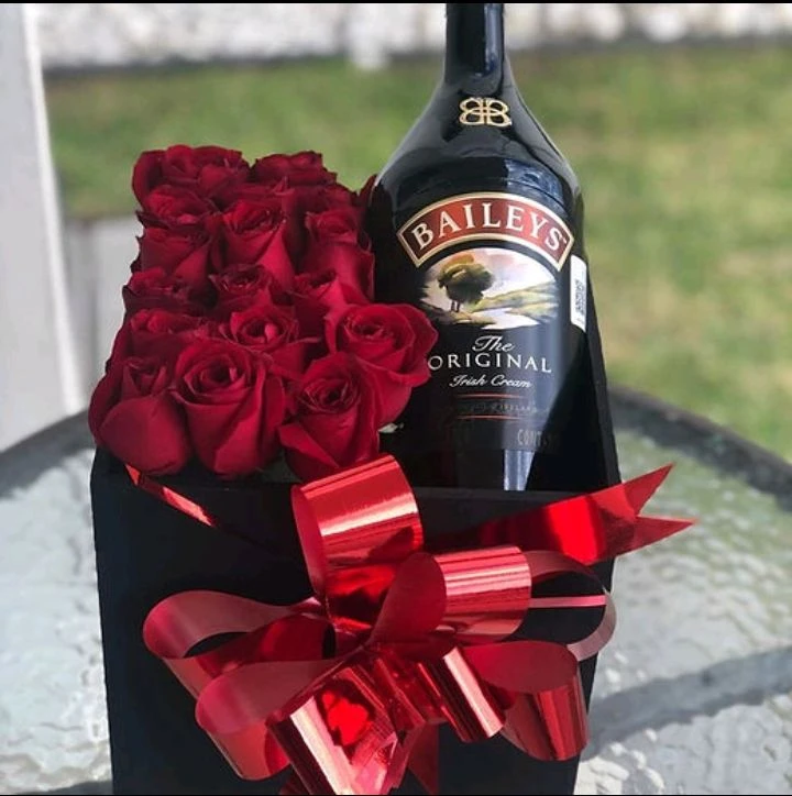 Regalo especial con rosas naturales's foto | AlKombomaster |  BizneCubano