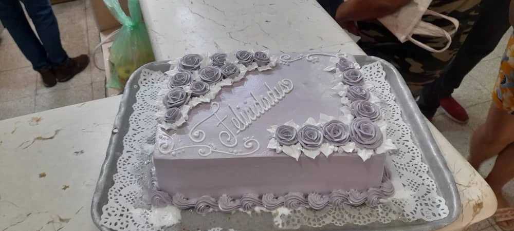Kakes medianos ( color ,relleno y temática al privado)'s foto | AlKombomaster |  BizneCubano