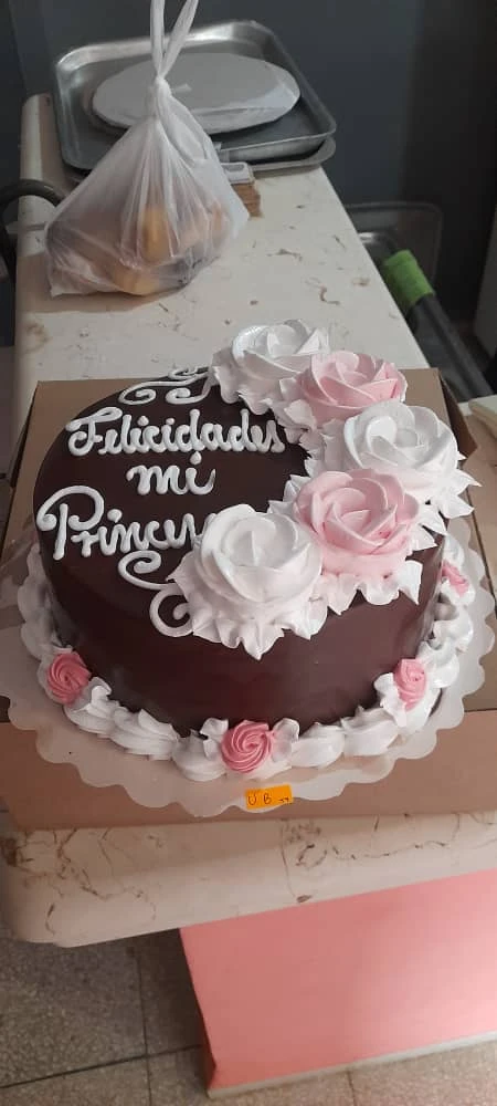 Kakes bombón con  Nutela's foto | AlKombomaster |  BizneCubano