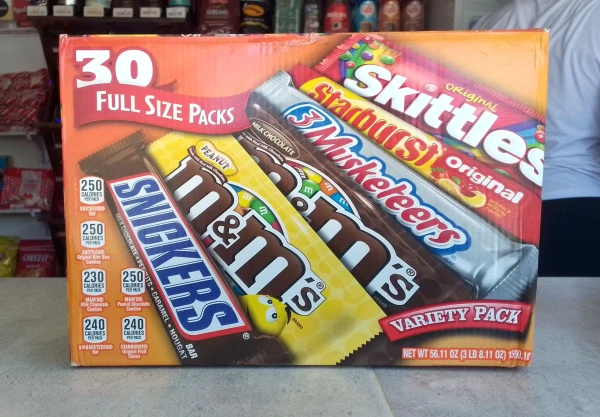 Cajas de dulces Americana con una variedad de 30 sobres distintos's foto | AlKombomaster |  BizneCubano