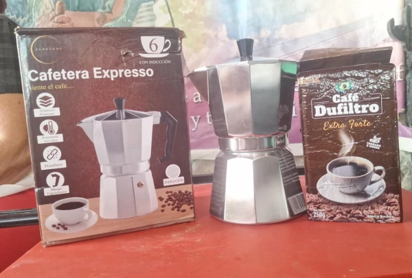 Combo de café con cafetera cuela 6 tazas's foto | AlKombomaster |  BizneCubano